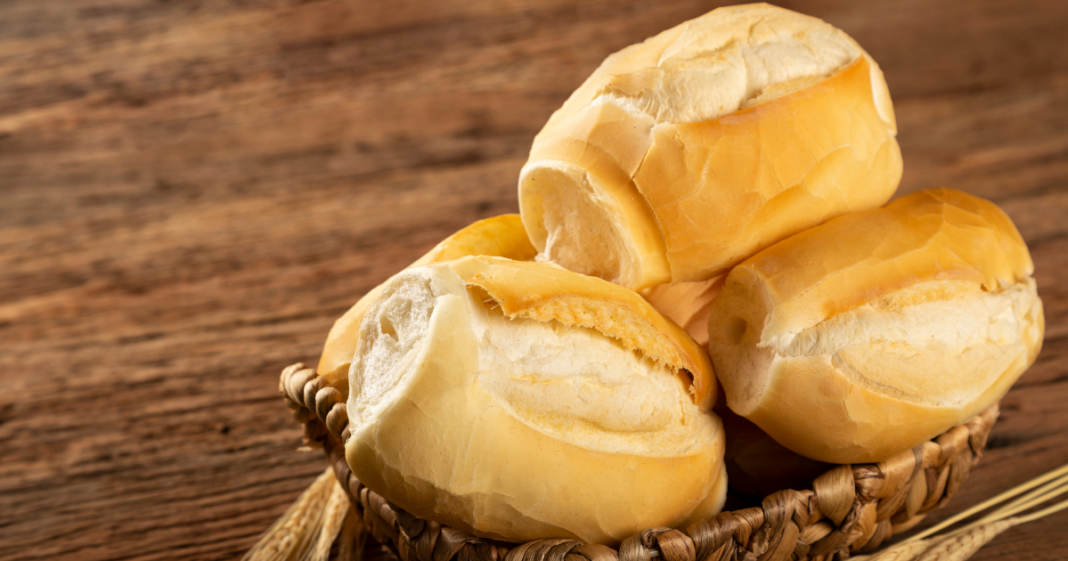 Guardar o pão francês fresquinho e crocante por mais tempo requer alguns cuidados específicos